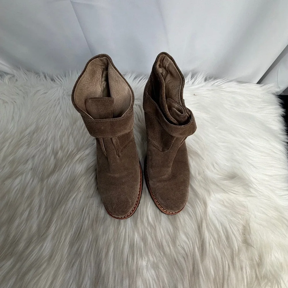 UGG Australia 3212 Brown Suede Heeled Ankle Boots Buckle Strap Sheepskin Lining